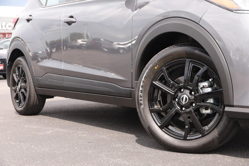 Nissan Kicks Vehicle Image 03