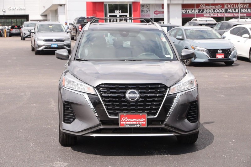 Nissan Kicks Vehicle Image 04
