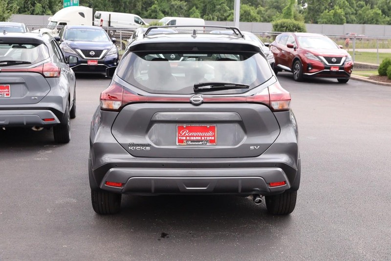 Nissan Kicks Vehicle Image 07
