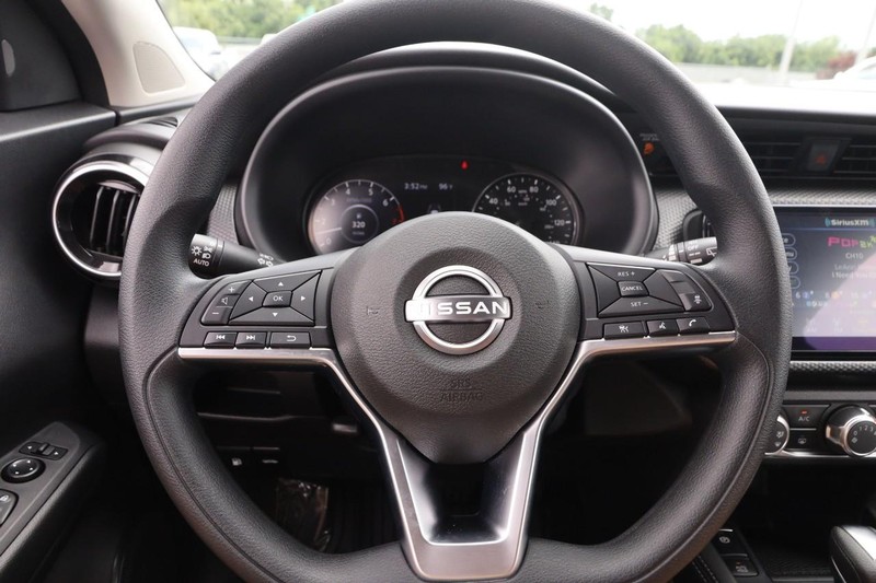 Nissan Kicks Vehicle Image 10