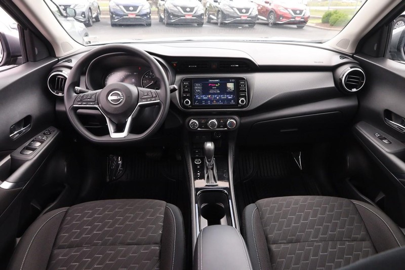 Nissan Kicks Vehicle Image 18