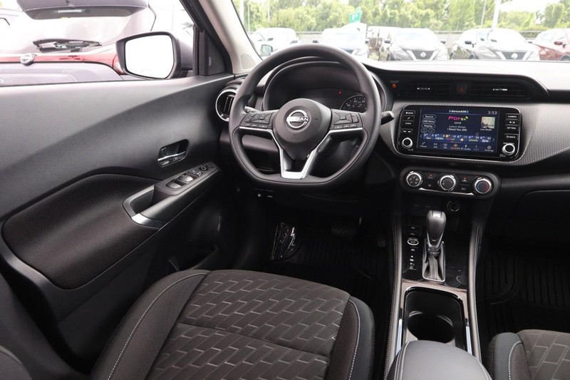 Nissan Kicks Vehicle Image 19