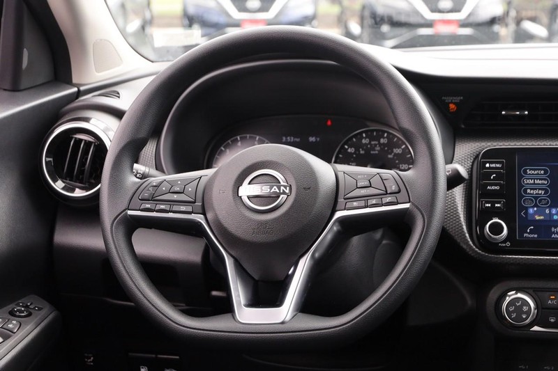 Nissan Kicks Vehicle Image 20