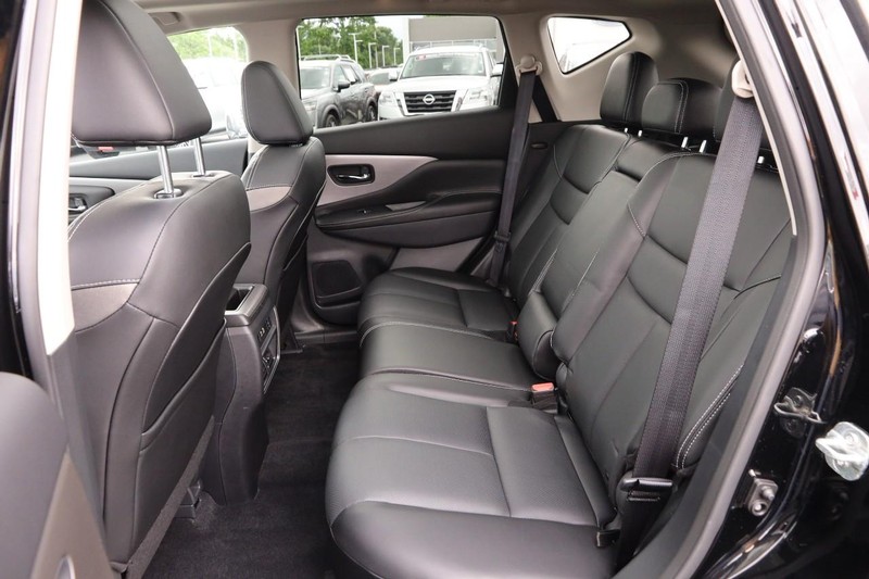 Nissan Murano Vehicle Image 11