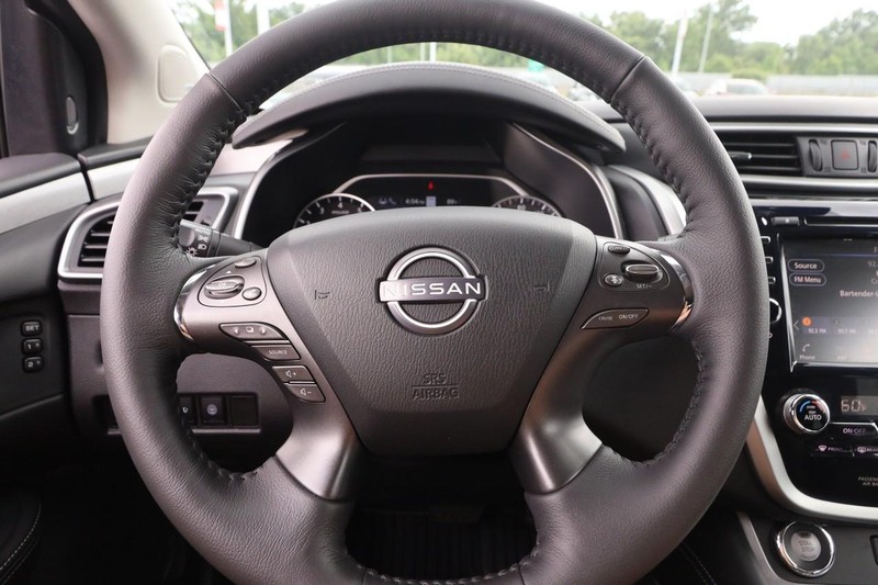 Nissan Murano Vehicle Image 12