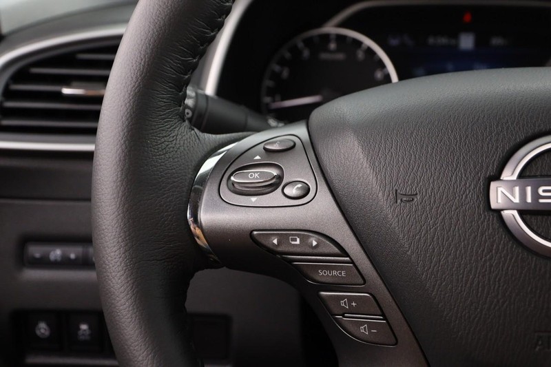Nissan Murano Vehicle Image 13