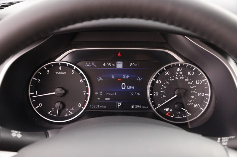 Nissan Murano Vehicle Image 15