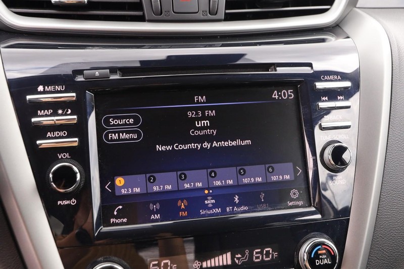 Nissan Murano Vehicle Image 17