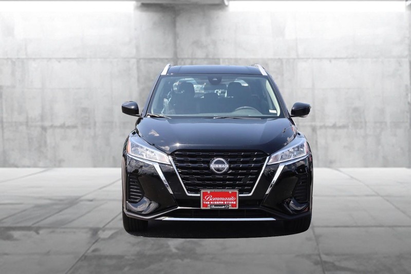 Nissan Kicks Vehicle Image 04