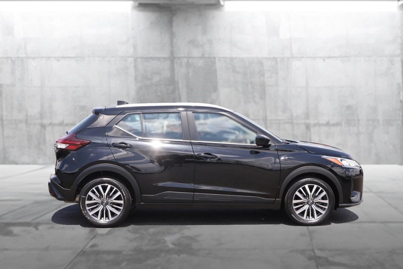 Nissan Kicks Vehicle Image 05