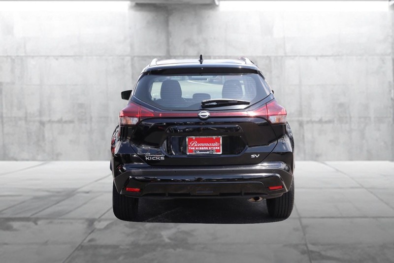 Nissan Kicks Vehicle Image 06