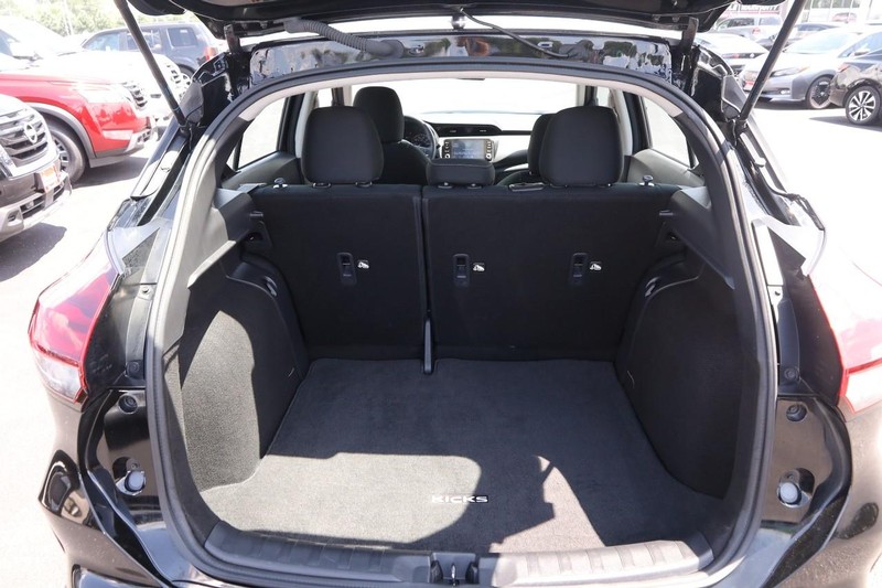 Nissan Kicks Vehicle Image 07