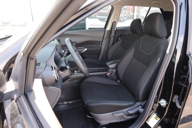Nissan Kicks Vehicle Image 08