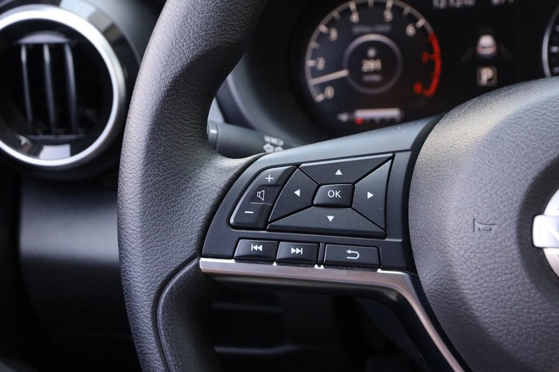 Nissan Kicks Vehicle Image 11