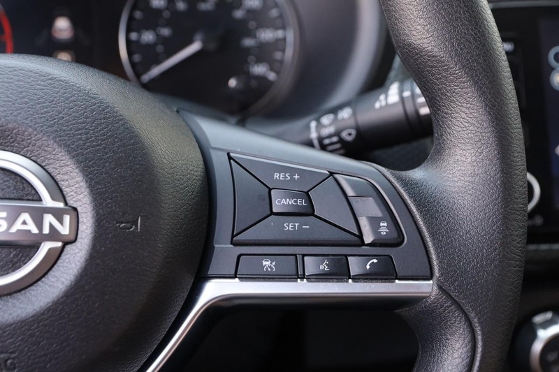 Nissan Kicks Vehicle Image 12