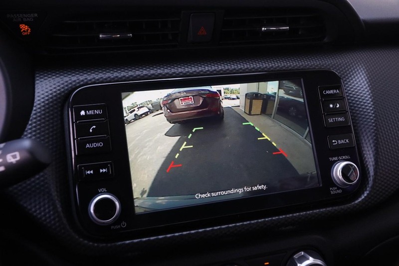 Nissan Kicks Vehicle Image 15