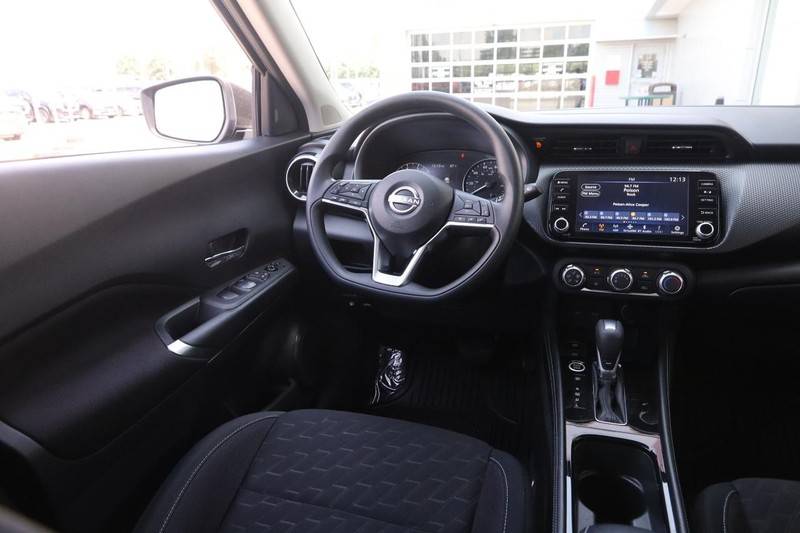 Nissan Kicks Vehicle Image 19