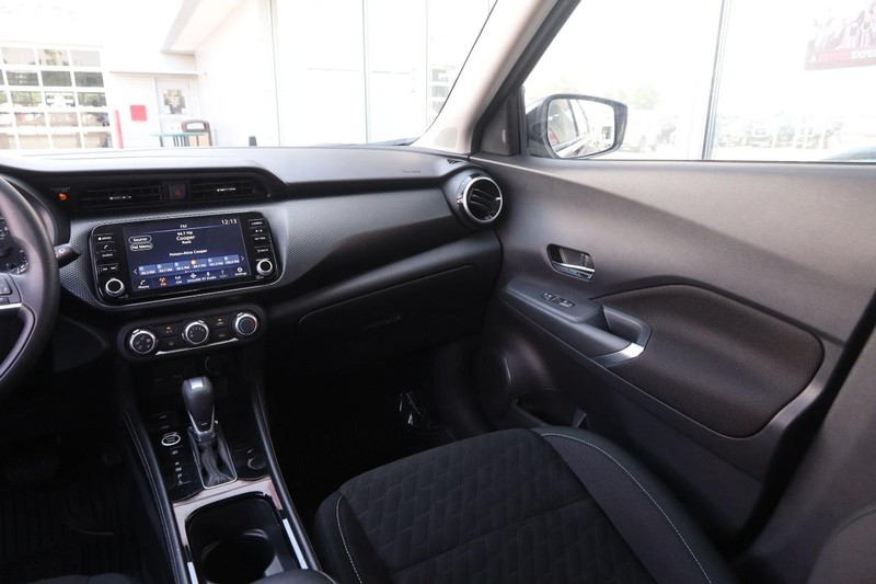 Nissan Kicks Vehicle Image 22