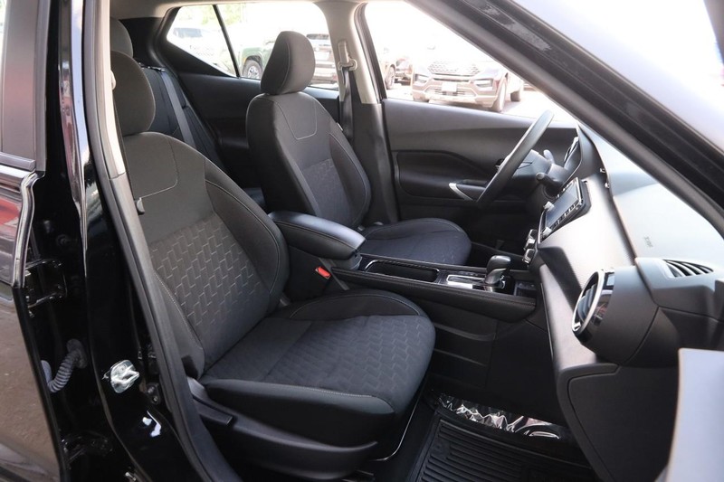 Nissan Kicks Vehicle Image 23
