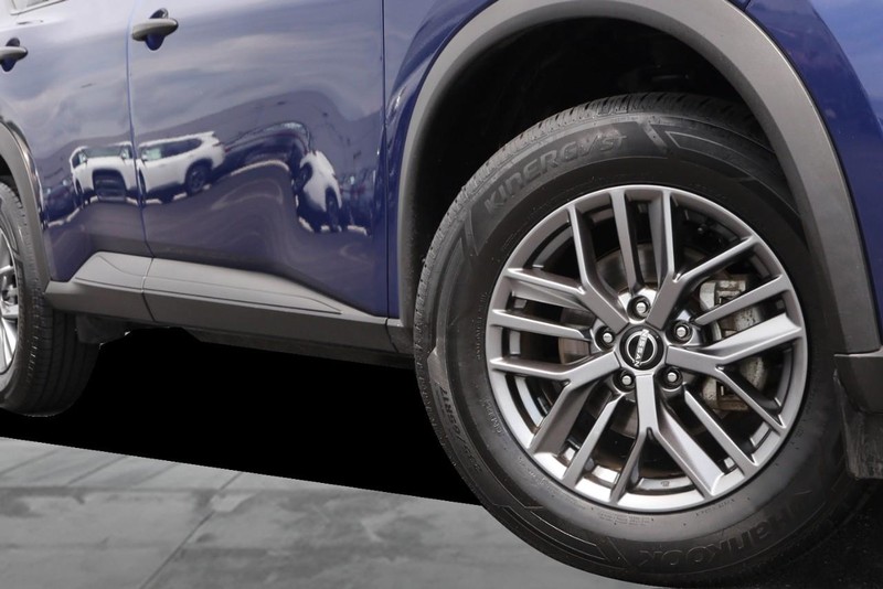 Nissan Rogue Vehicle Image 03