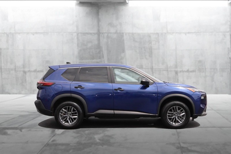Nissan Rogue Vehicle Image 05
