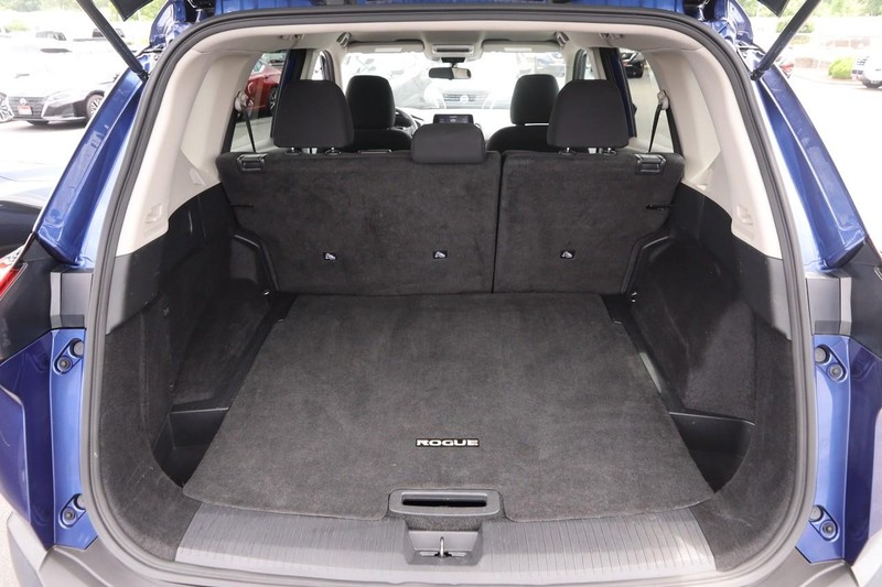 Nissan Rogue Vehicle Image 07