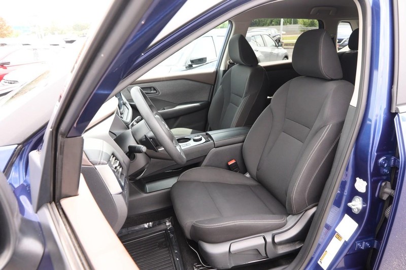 Nissan Rogue Vehicle Image 08