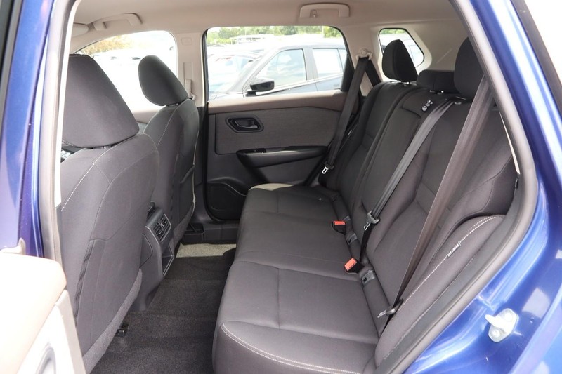 Nissan Rogue Vehicle Image 09