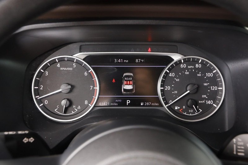 Nissan Rogue Vehicle Image 13