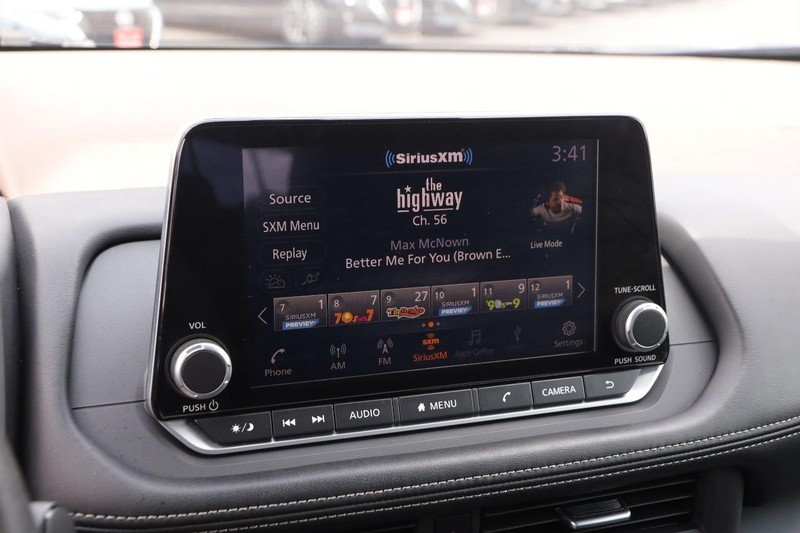 Nissan Rogue Vehicle Image 14