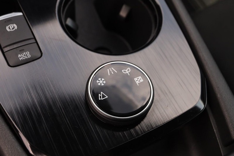 Nissan Rogue Vehicle Image 17