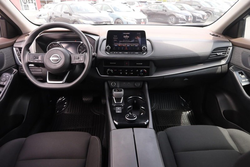 Nissan Rogue Vehicle Image 18