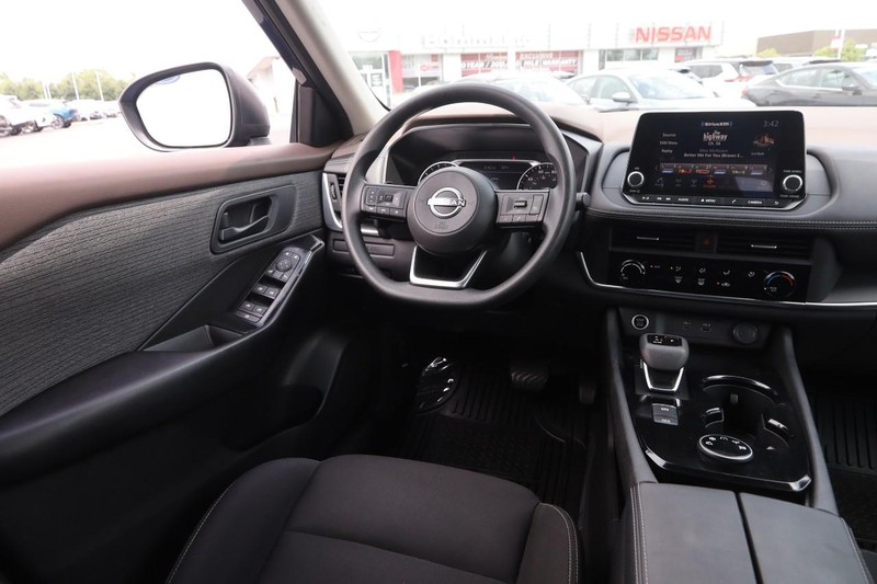 Nissan Rogue Vehicle Image 19