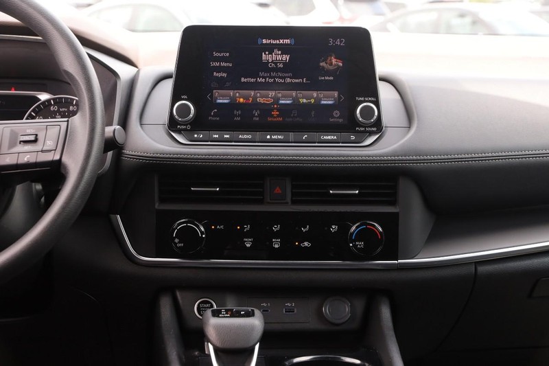 Nissan Rogue Vehicle Image 21