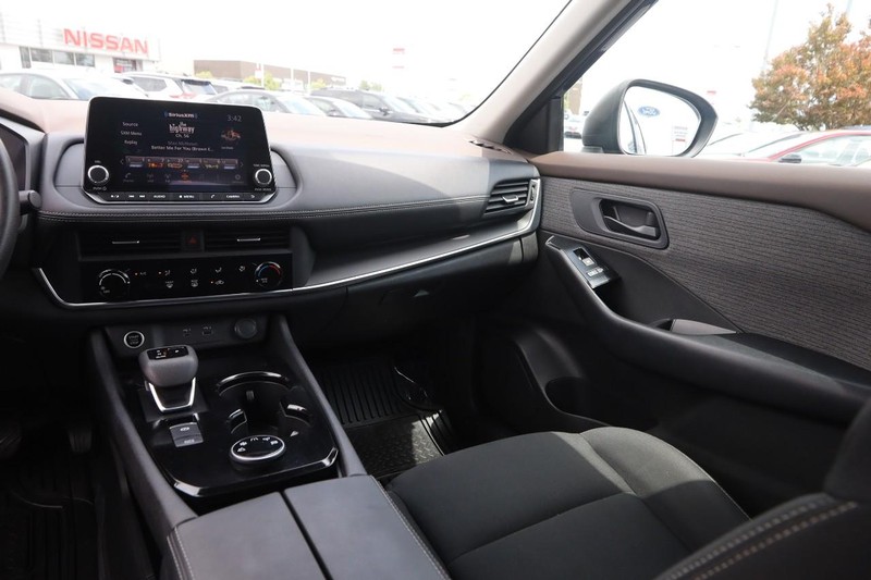 Nissan Rogue Vehicle Image 22