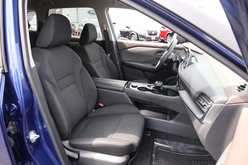 Nissan Rogue Vehicle Image 23