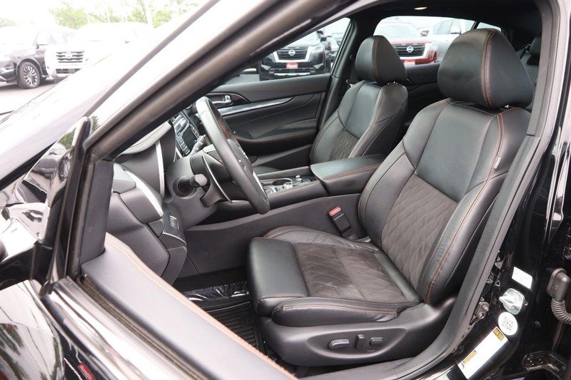 Nissan Maxima Vehicle Image 09