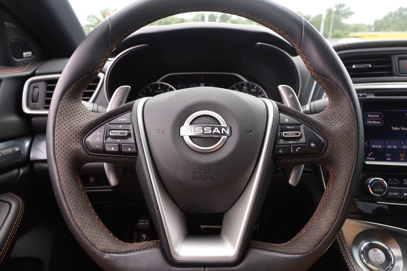 Nissan Maxima Vehicle Image 11