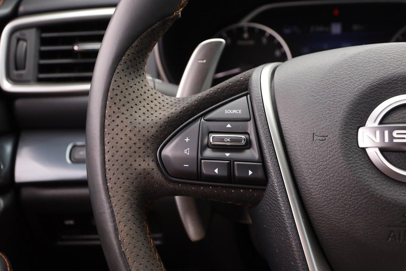 Nissan Maxima Vehicle Image 12