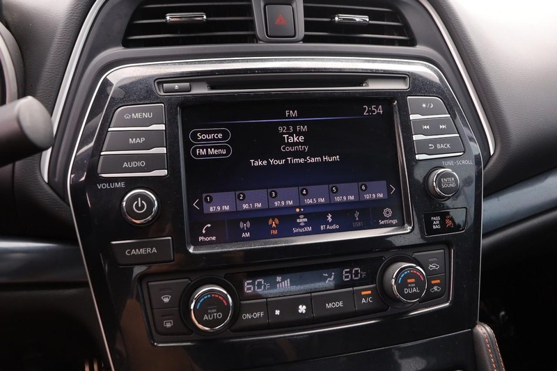 Nissan Maxima Vehicle Image 16