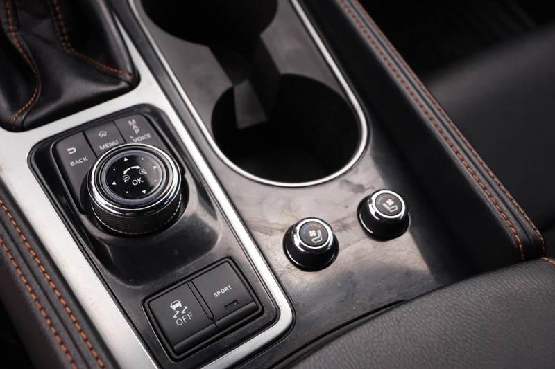 Nissan Maxima Vehicle Image 19