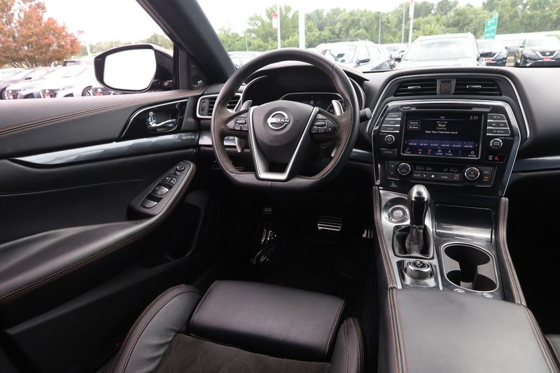 Nissan Maxima Vehicle Image 22
