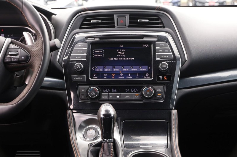 Nissan Maxima Vehicle Image 24