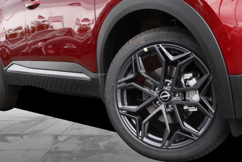 Nissan Kicks Vehicle Image 03