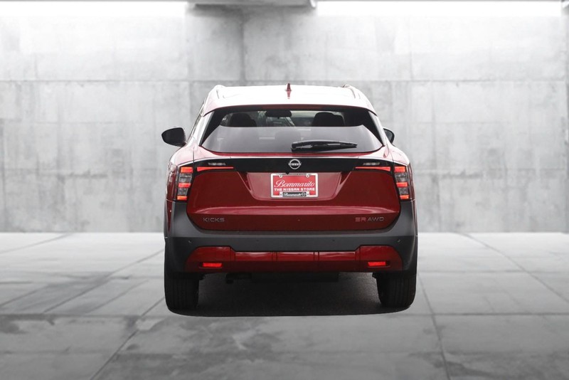 Nissan Kicks Vehicle Image 06