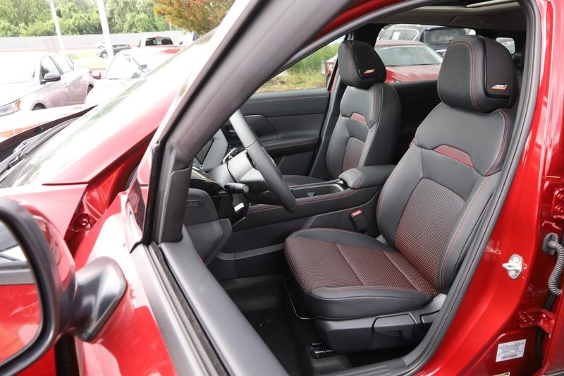 Nissan Kicks Vehicle Image 08