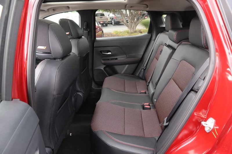 Nissan Kicks Vehicle Image 09