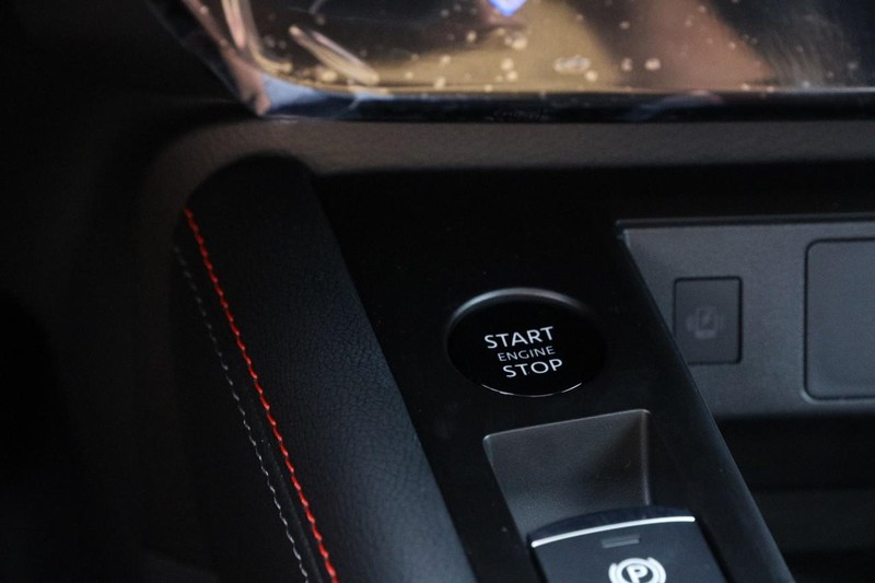 Nissan Kicks Vehicle Image 14