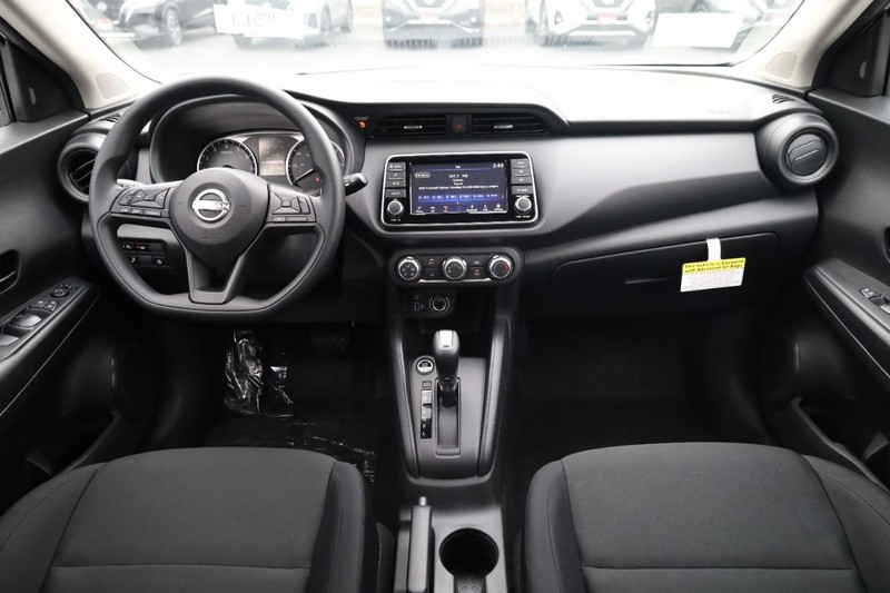 Nissan Kicks Play Vehicle Image 23