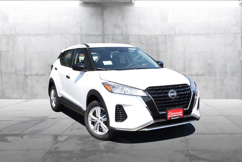 Nissan Kicks Play Vehicle Image 02